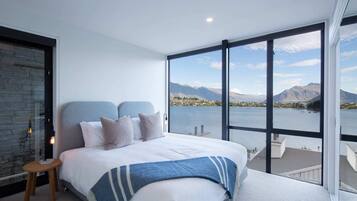 4 soverom, sengetøy av topp kvalitet, skrivebord og strykejern/-brett