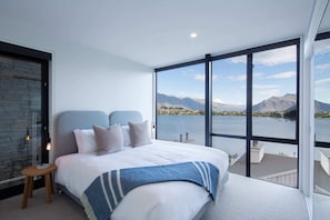 4 bedrooms, premium bedding, desk, iron/ironing board