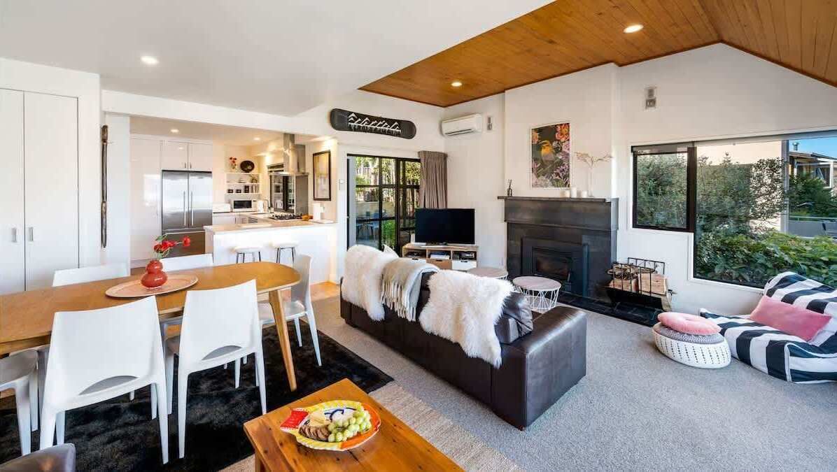 TV, fireplace, offices