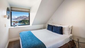 3 bedrooms, premium bedding, desk, iron/ironing board