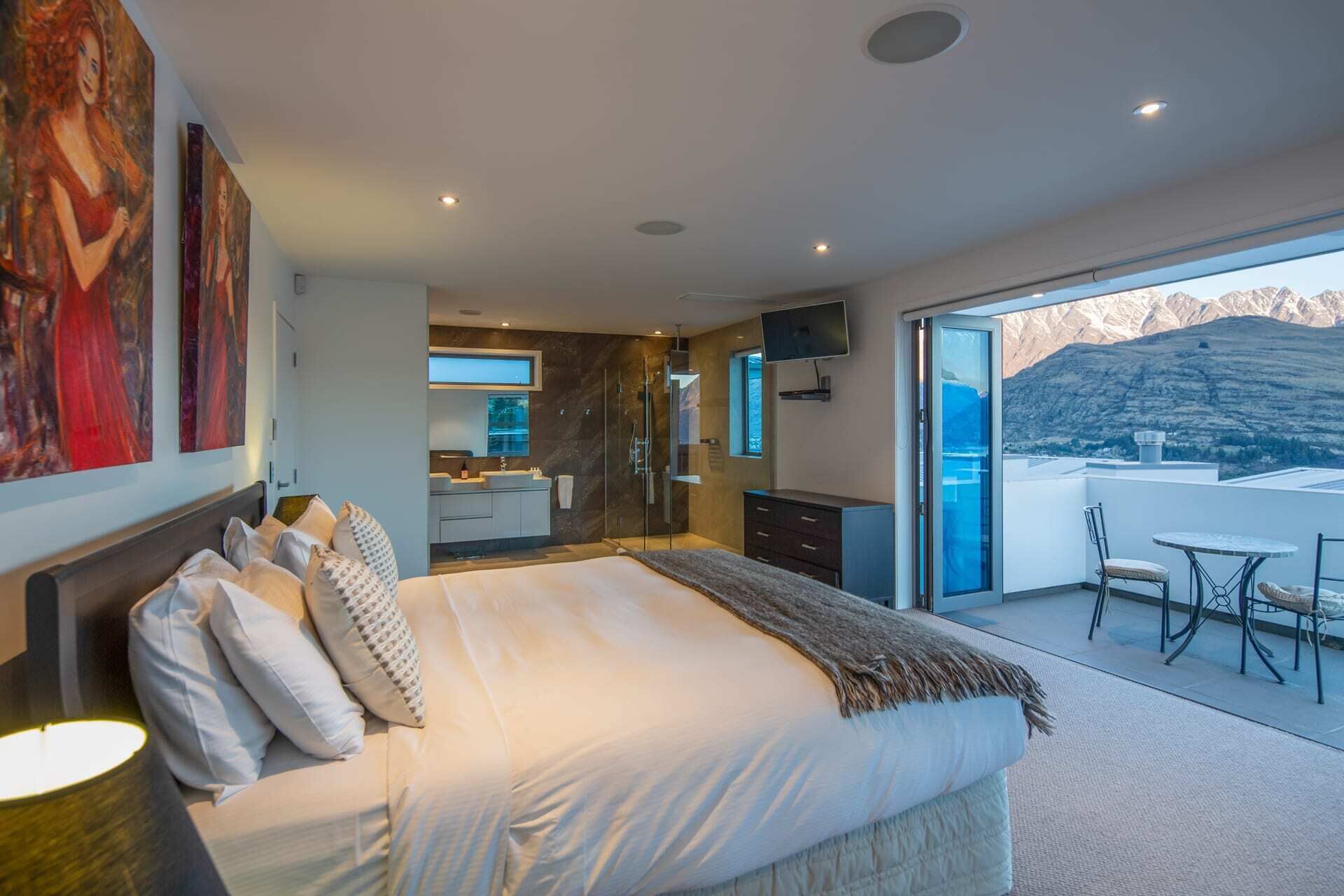 5 bedrooms, premium bedding, iron/ironing board, travel cot