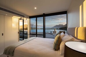 4 bedrooms, premium bedding, desk, iron/ironing board