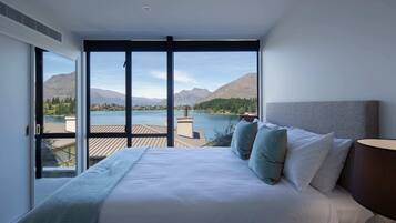 4 bedrooms, premium bedding, desk, iron/ironing board