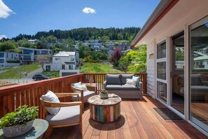 Terrace/patio - Hillside Villa 3 – Modern 2BR Walk to Town & A/C (Queenstown)