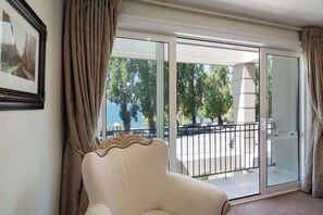 TV, fireplace, Netflix, streaming services