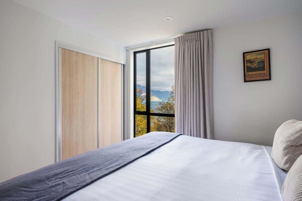 3 bedrooms, premium bedding, iron/ironing board, travel crib