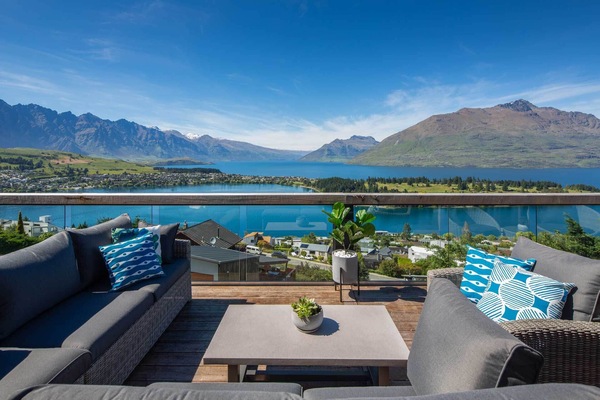 Spectacular Wakatipu views from the balcony