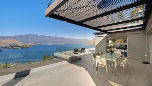 Lordons Penthouse | Hot Tub, BBQ, Gas Fire, A/C