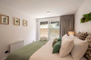 2 bedrooms, premium bedding, iron/ironing board, WiFi