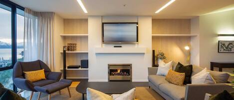 Télévision, cheminée, espaces bureaux