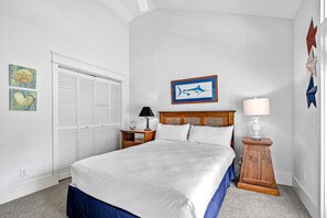 3 bedrooms, desk, iron/ironing board, Internet