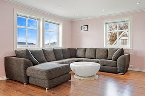 TV, fireplace, stereo
