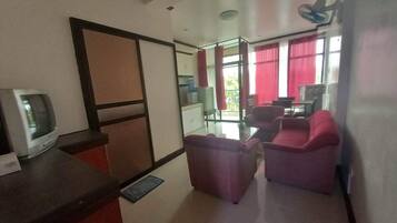 Télévision, chaîne hi-fi