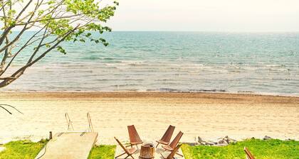 Suite 209: Beautiful 2-Bedroom Beachfront Suite