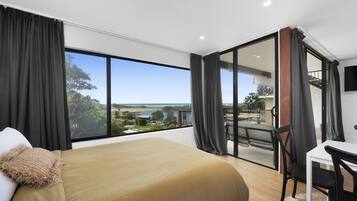 Familiekamer, 2 queensize bedden, uitzicht op zee (Sleeps 4) | Luxe beddengoed, pillowtop-bedden, individueel gedecoreerd