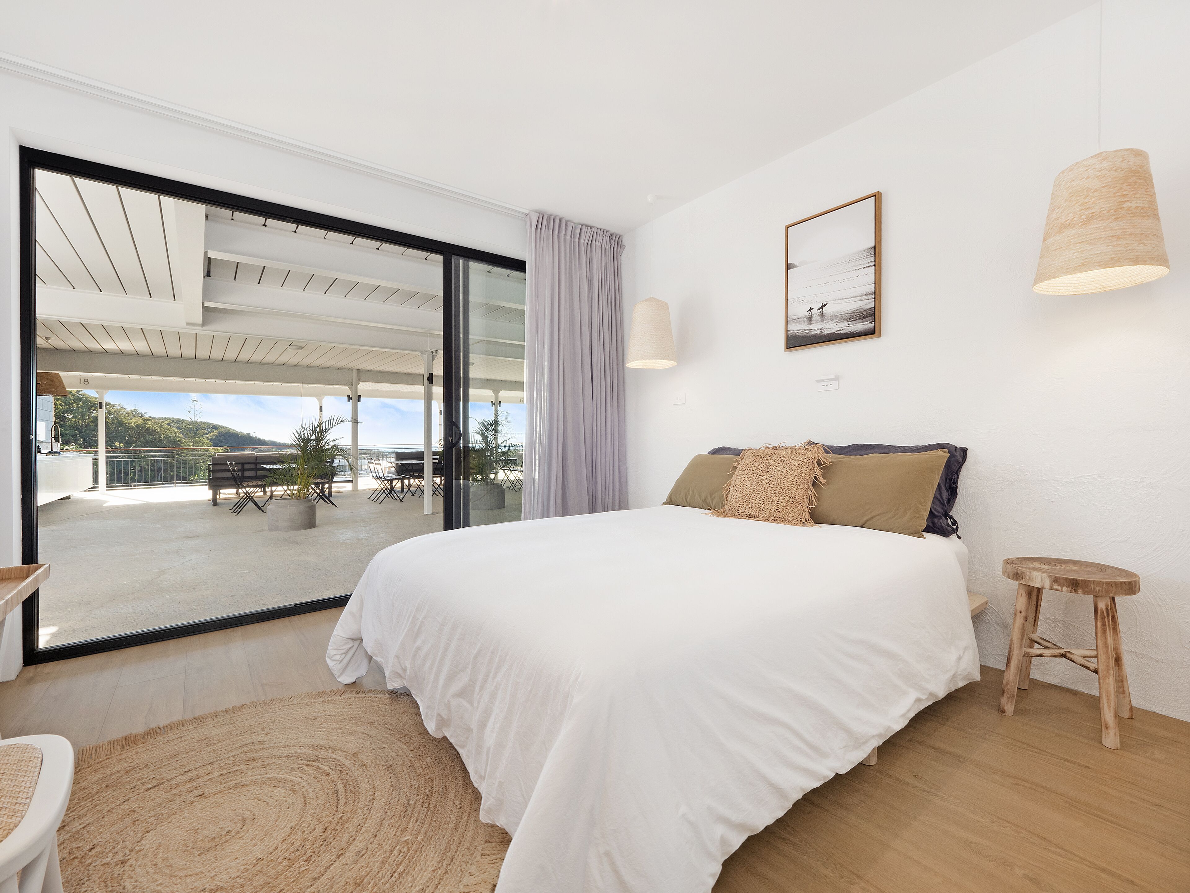 Micro Queen Room-1 Queen-Courtyard View | Terrace/patio