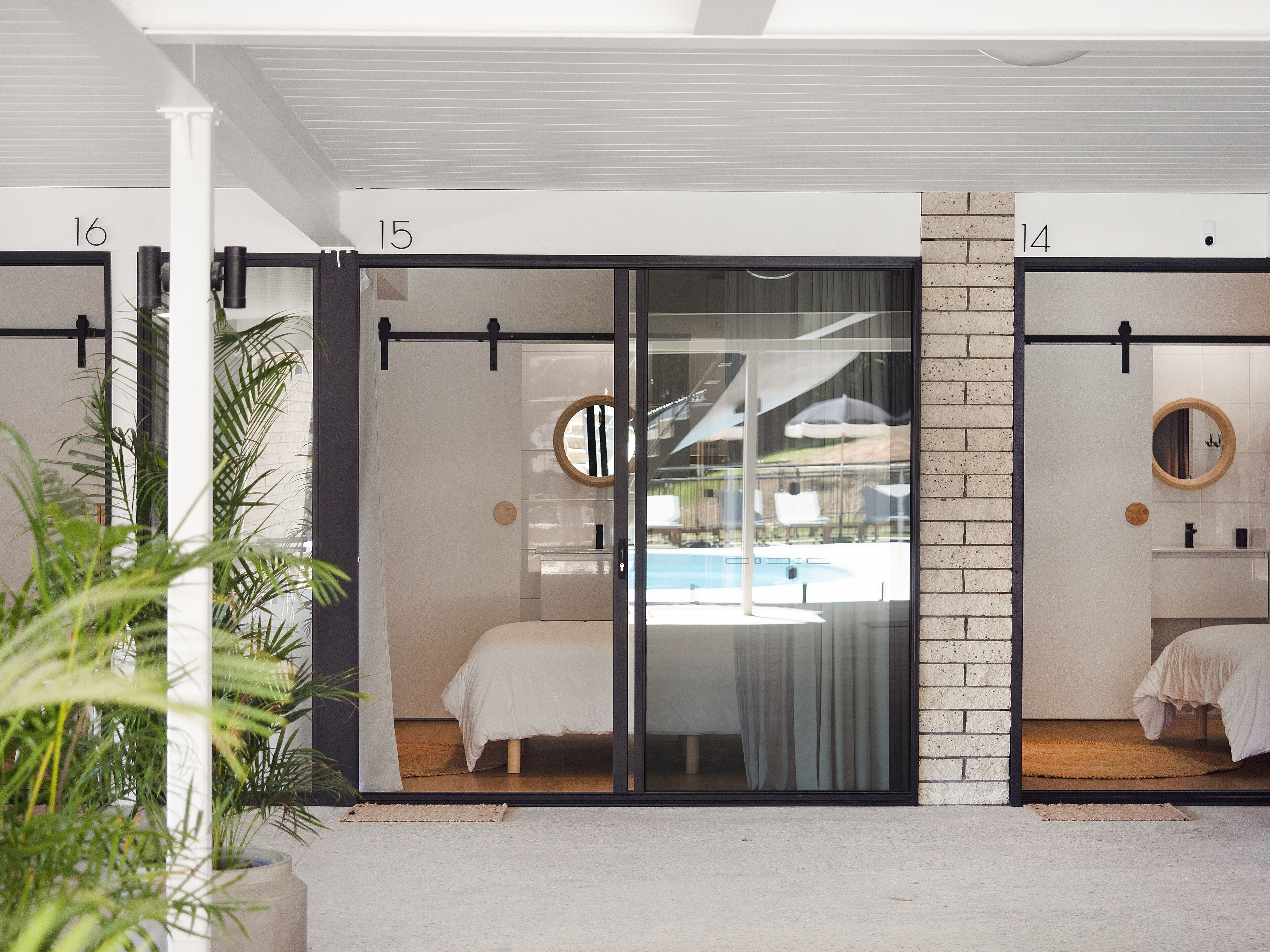 Micro Queen Room-1 Queen-Courtyard View