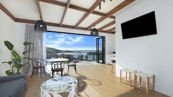 2 Bedrooms Suite (Sleeps 4) - Ocean View