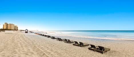 A la platja i tovalloles de platja