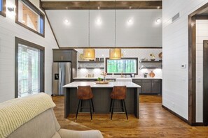 Interior - Knotty & Nice - Modern Luxury Honeymoon Cabin (Broken Bow)