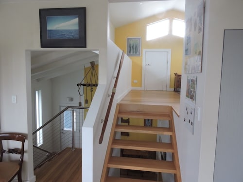 Magic home, magic views. Minutes walk to beaches, swimming, shops, restaurants