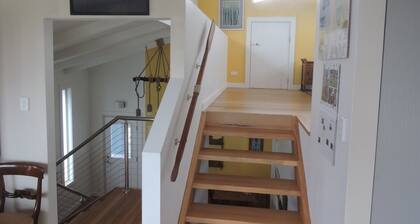 Magic home, magic views. Minutes walk to beaches, swimming, shops, restaurants