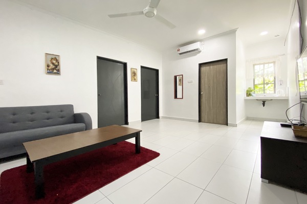 Family Room, Private Bathroom | Desk, WiFi (free), bed sheets