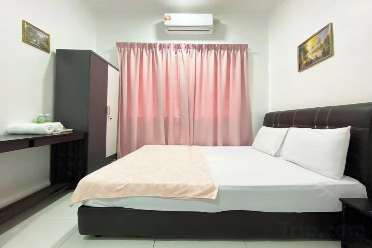 Desk, free WiFi, bed sheets