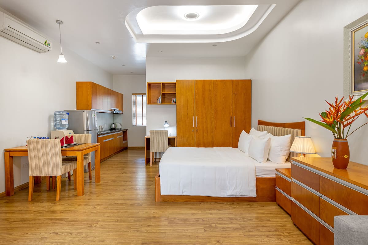 1 bedroom, minibar, desk, laptop workspace