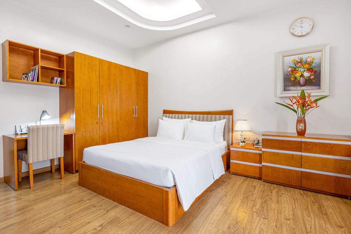 1 bedroom, minibar, desk, laptop workspace
