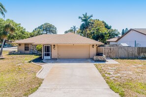 Exterior - Family-Friendly Home W/ Enclosed Backyard, RV/Boat Parking, & High-Speed WiFi (Bradenton)