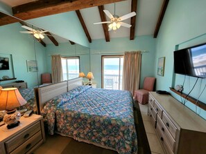 3 bedrooms, WiFi, bed sheets - Things are different at the beach ~~~ 🏖️ Come enjoy the breeze! (Gulf Shores)