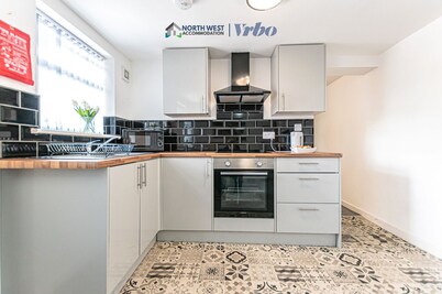 Contractor/Corporate Stays – Full Amenities, Near Liverpool and Warrington