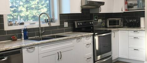 Frigorífic, microones, forn i placa de cuina