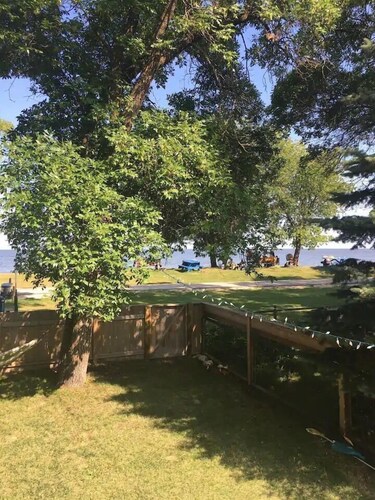 Lake Escape * 40 steps to beautiful beach