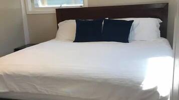 4 bedrooms, desk, iron/ironing board, free WiFi