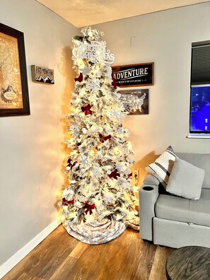 Interior - NO cleaning fee Walk to Downtown Strip & Convention Ctr Mtn Views Ntl Park Bears (Gatlinburg)