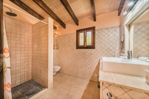 Bathtub, hair dryer, towels