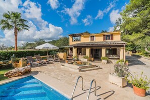 A two-story house with a swimming pool, outdoor seating, and a garden. - Beautiful Villa "Enrique" with Mountain View, Pool, Wi-Fi, Garden & Terrace (POLLENÇA)