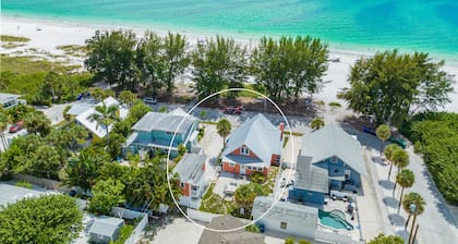 Fun in the Sun Gulf front, steps to the sand, 4-bed with spectacular views!