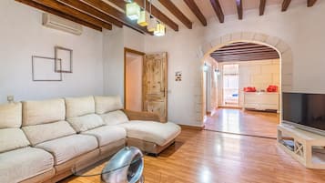 Televisio, takka, DVD-soitin