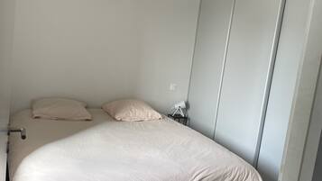 1 chambre, fer et planche à repasser, lit parapluie, Wi-Fi gratuit