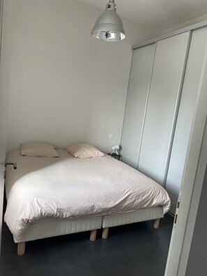 1 Schlafzimmer, Bügeleisen/Bügelbrett, Reisekinderbett, kostenloses WLAN