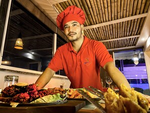 매일 뷔페 아침 식사(1인당 INR 250)