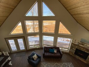 TV, fireplace - Bear Foot Beach House-Beautiful Views on the Lake (Garden City)