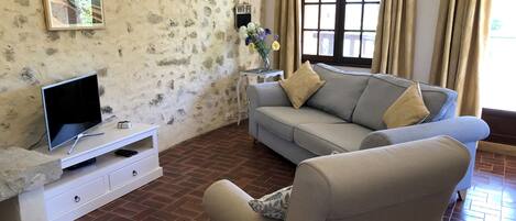 TV, fireplace, DVD player, table tennis