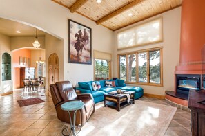 Smart TV, fireplace, books, offices