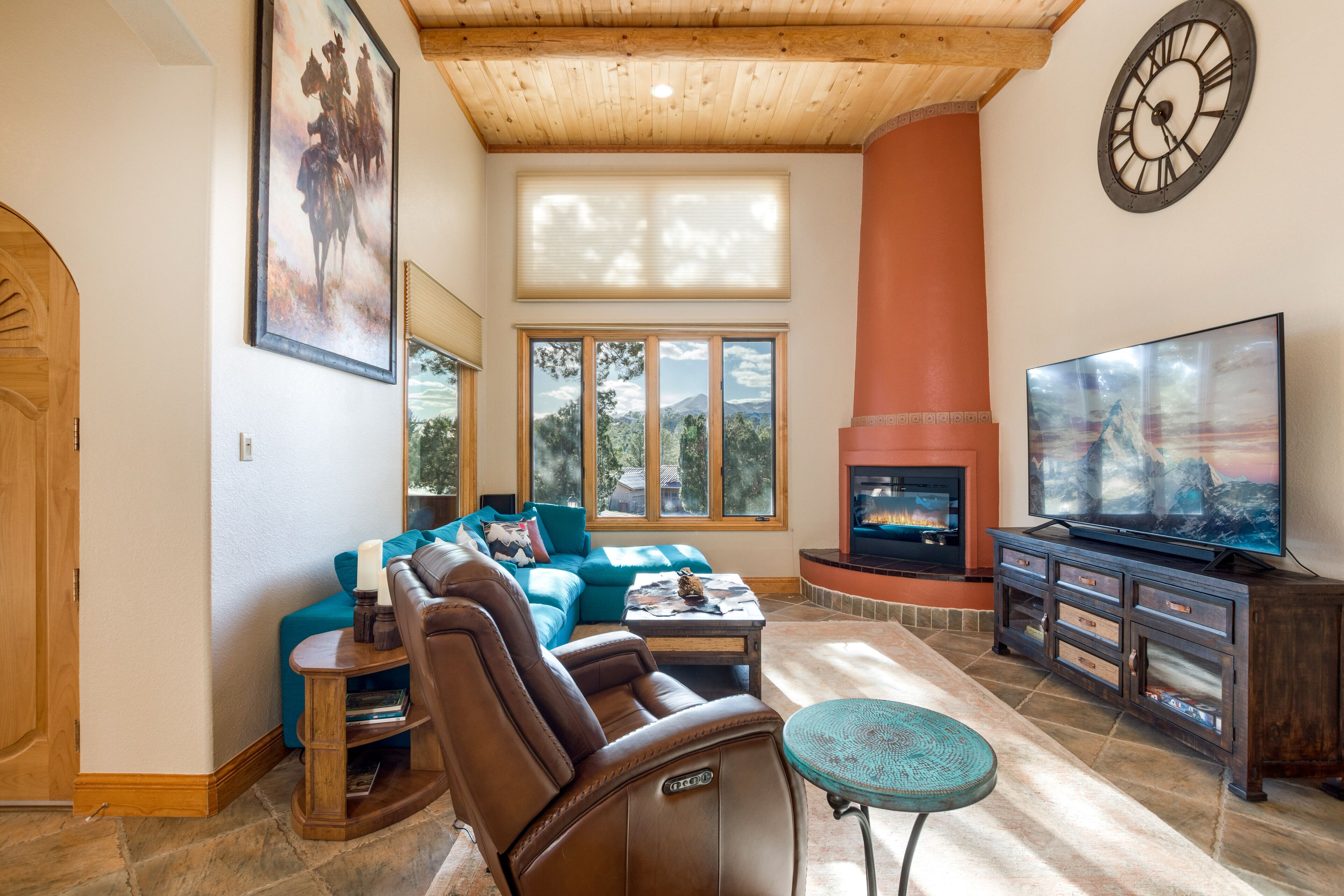 Smart TV, fireplace, books, offices