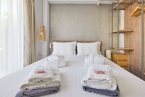 4 chambres, coffres-forts dans les chambres, fer et planche Ă repasser