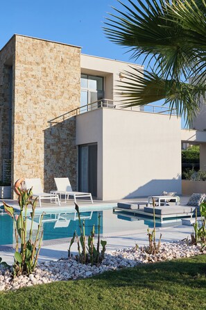 Piscine extérieure, piscine chauffée
